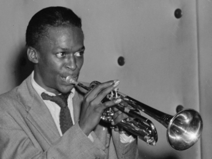 Miles_Davis_Three_Deuces_New_York_August_1947