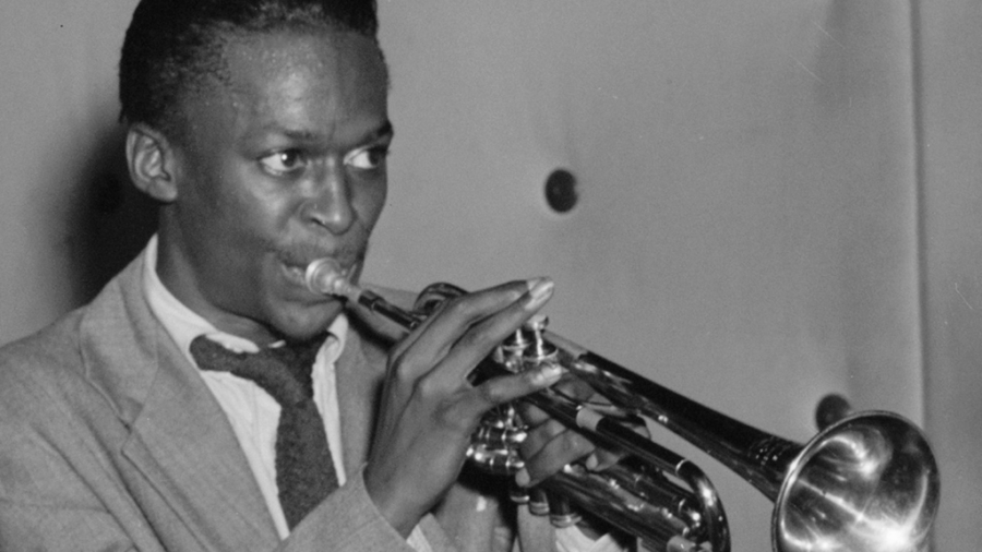 Miles_Davis_Three_Deuces_New_York_August_1947