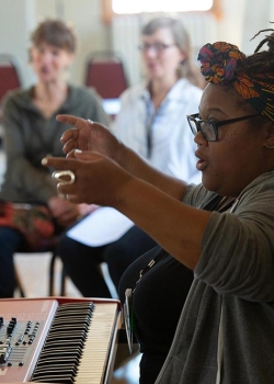 woman teaching voice lessons at Centrum